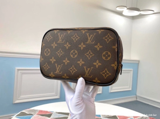 Official oldcobbler VUITTON LOUIS PM POUCH TOILETRY 0730